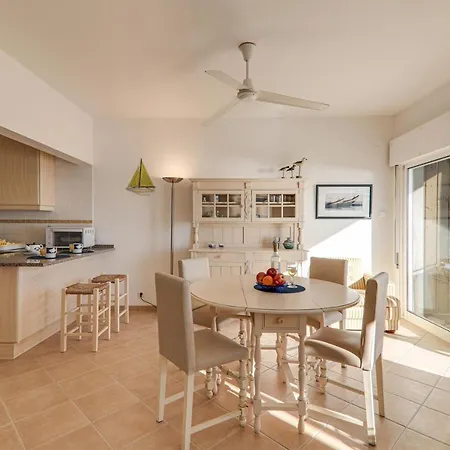 Apartment Sail Away *